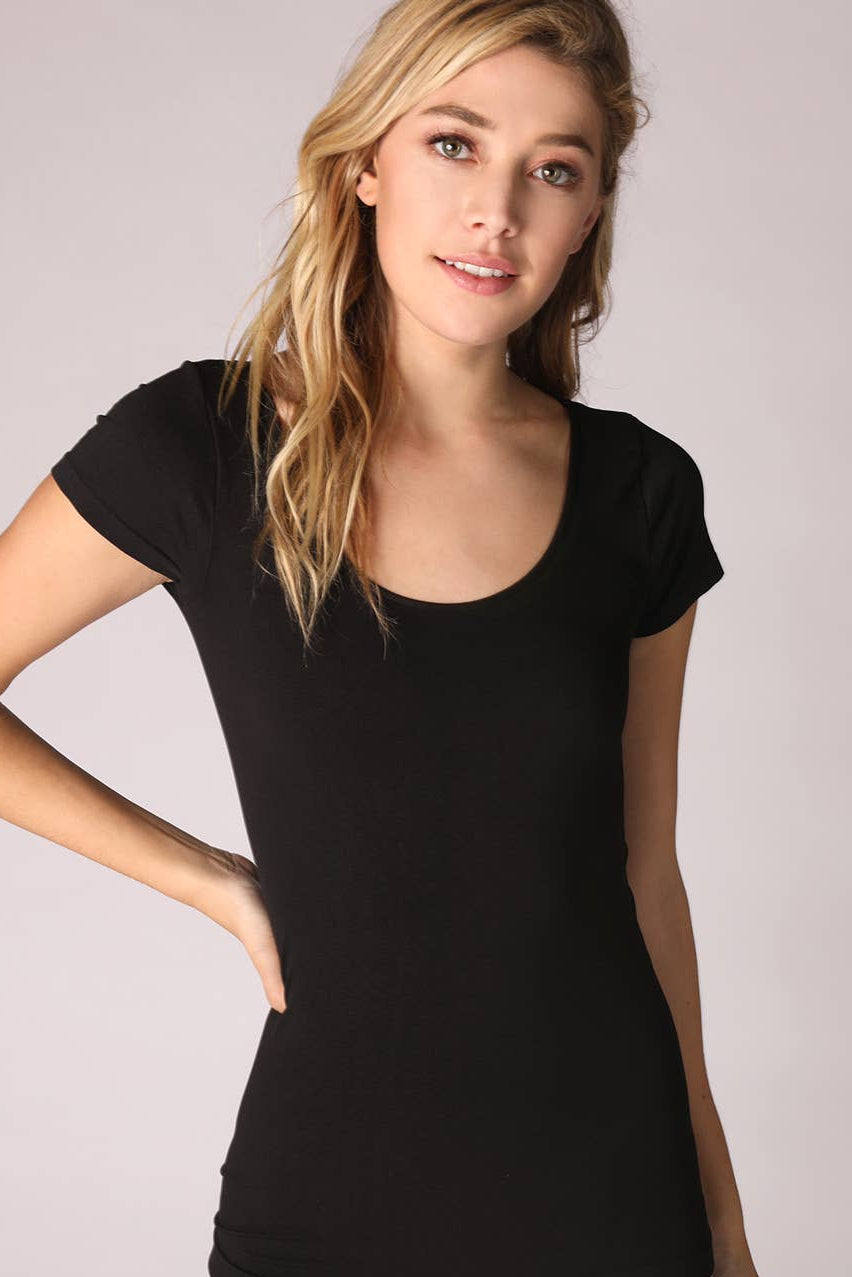 Cap Sleeve Scoop Neck Top in black - one size