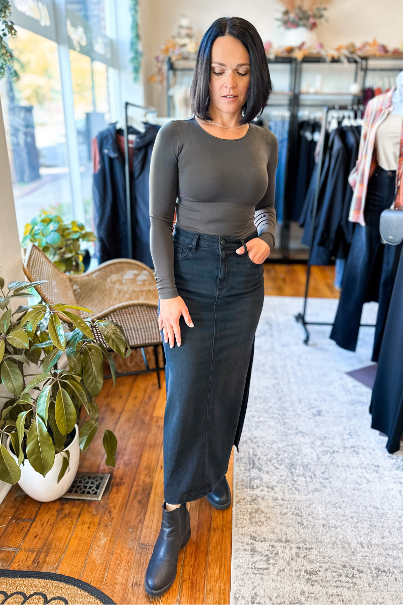 Lena Midi Skirt in Black