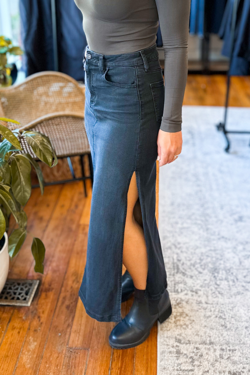 Lena Midi Skirt in Black