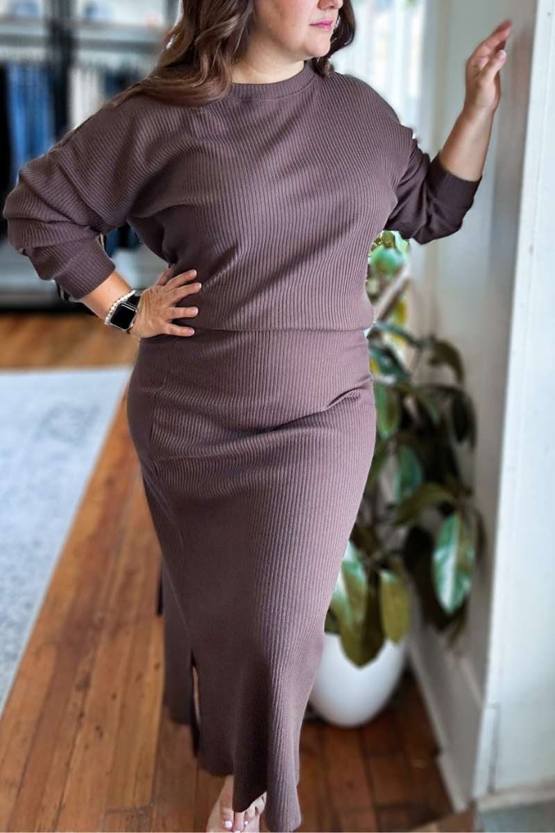 The Alessia Oversized Ribbed Sweater in Chocolate Brown