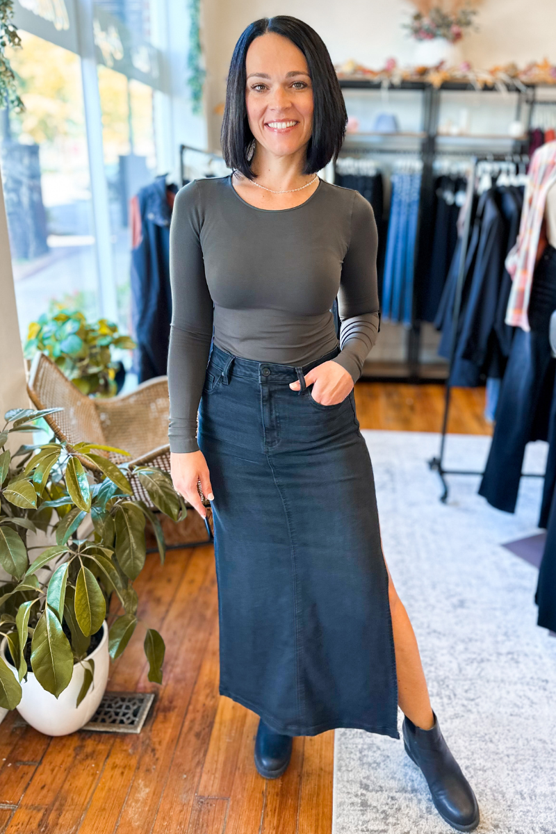 Lena Midi Skirt in Black