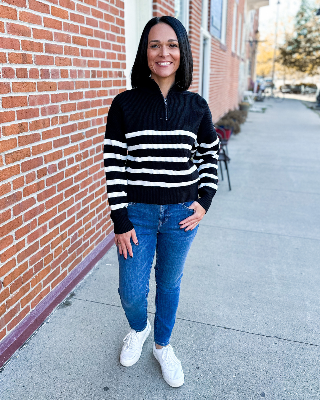 Reece Pullover in black and white