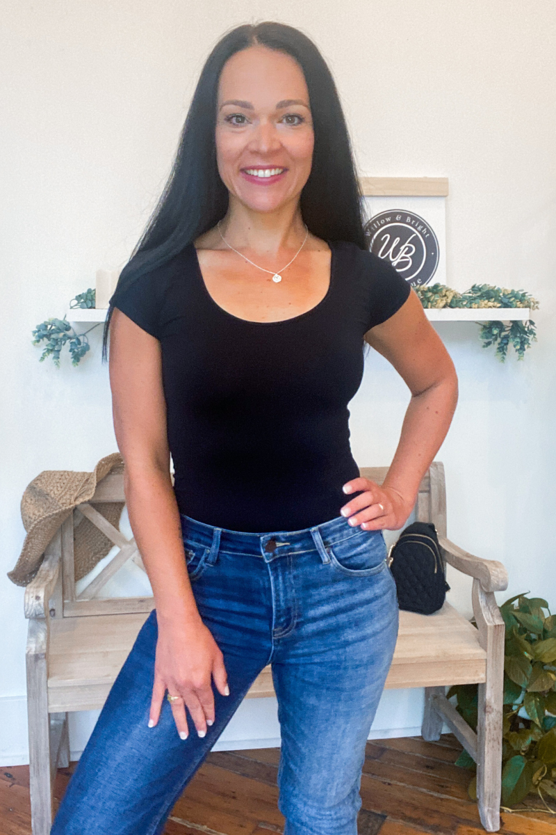 Ava Cap Sleeve Scoop Neck Top in Black