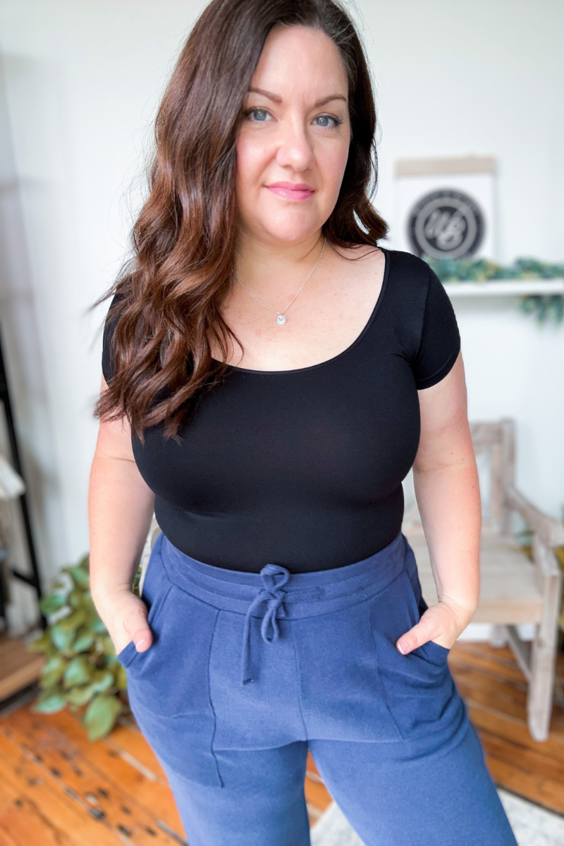 Ava Cap Sleeve Scoop Neck Top in Black