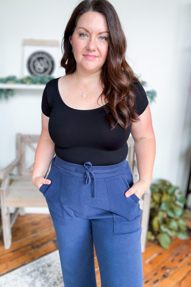 Ava Cap Sleeve Scoop Neck Top in Black