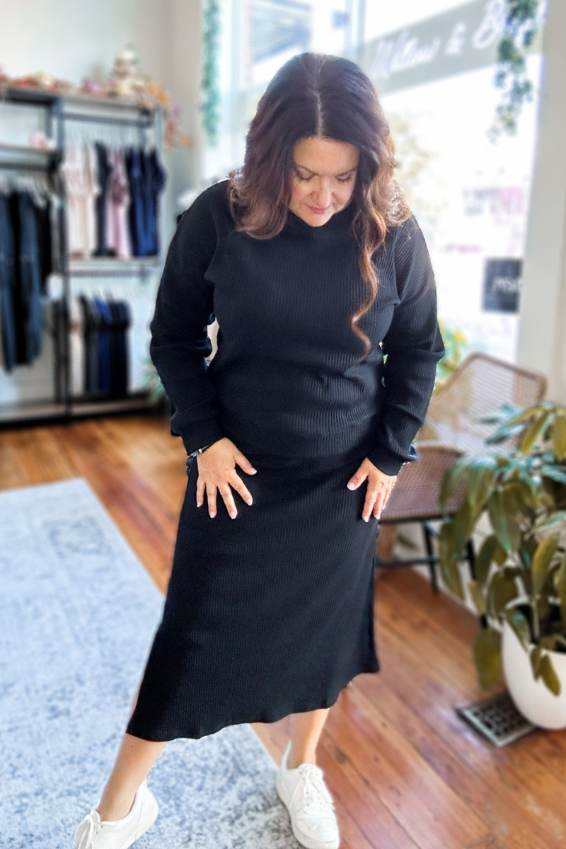 The Alessia Oversized Ribbed Sweater in Black