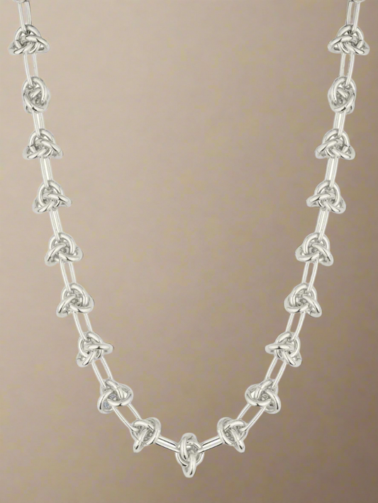 Alluring Edge Chunky Knot Chain Necklace in Matte Silver