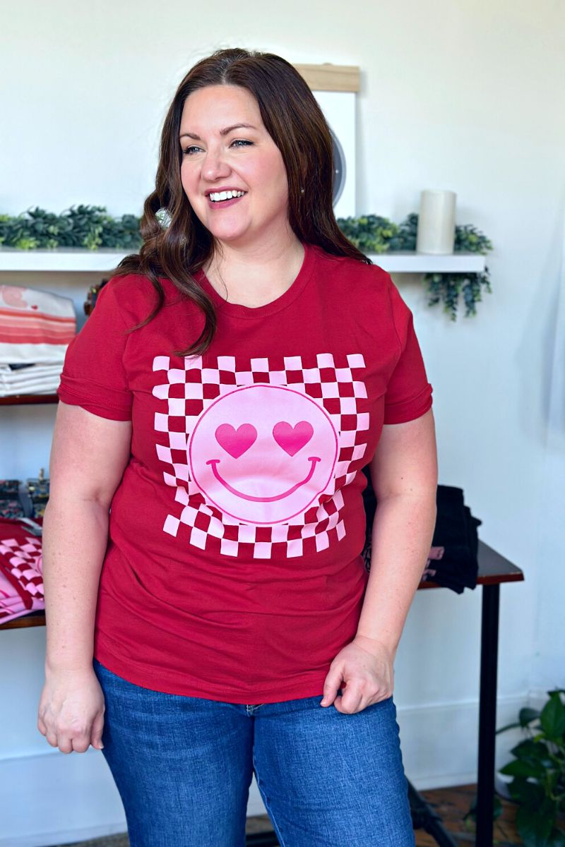 Checkered smiley heart eyes red graphic tee